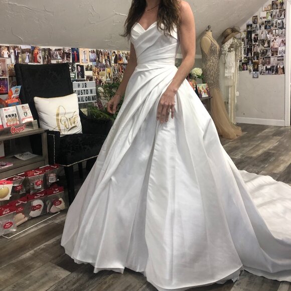 Never worn size 4 Vow’d wedding dress - style Stellar!